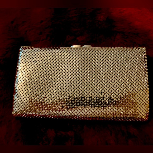 Handbags - Beautiful vintage clutch